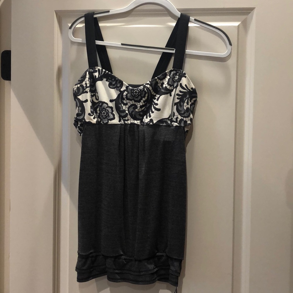 Adorable lulu lemon work out shirt!